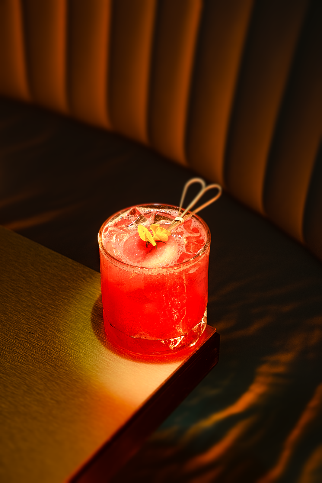 Cocktail signature mát lạnh tại quầy bar Four Points