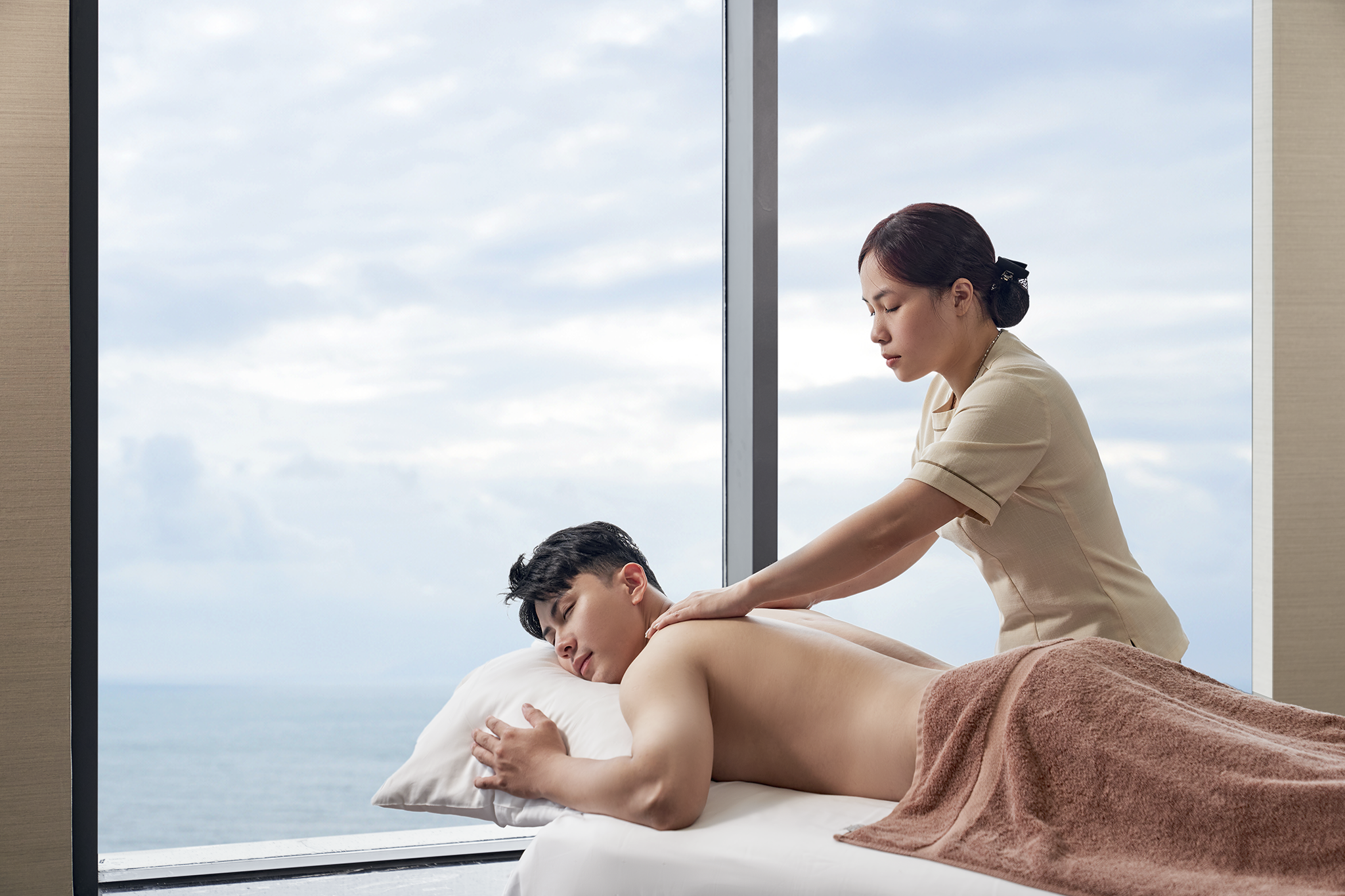 Trải nghiệm spa thư giãn bên cửa sổ hướng biển